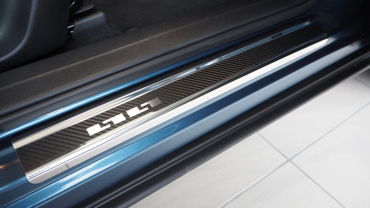 Tröskelskydd Mazda CX-3 2015–2022 – kolfiber-look