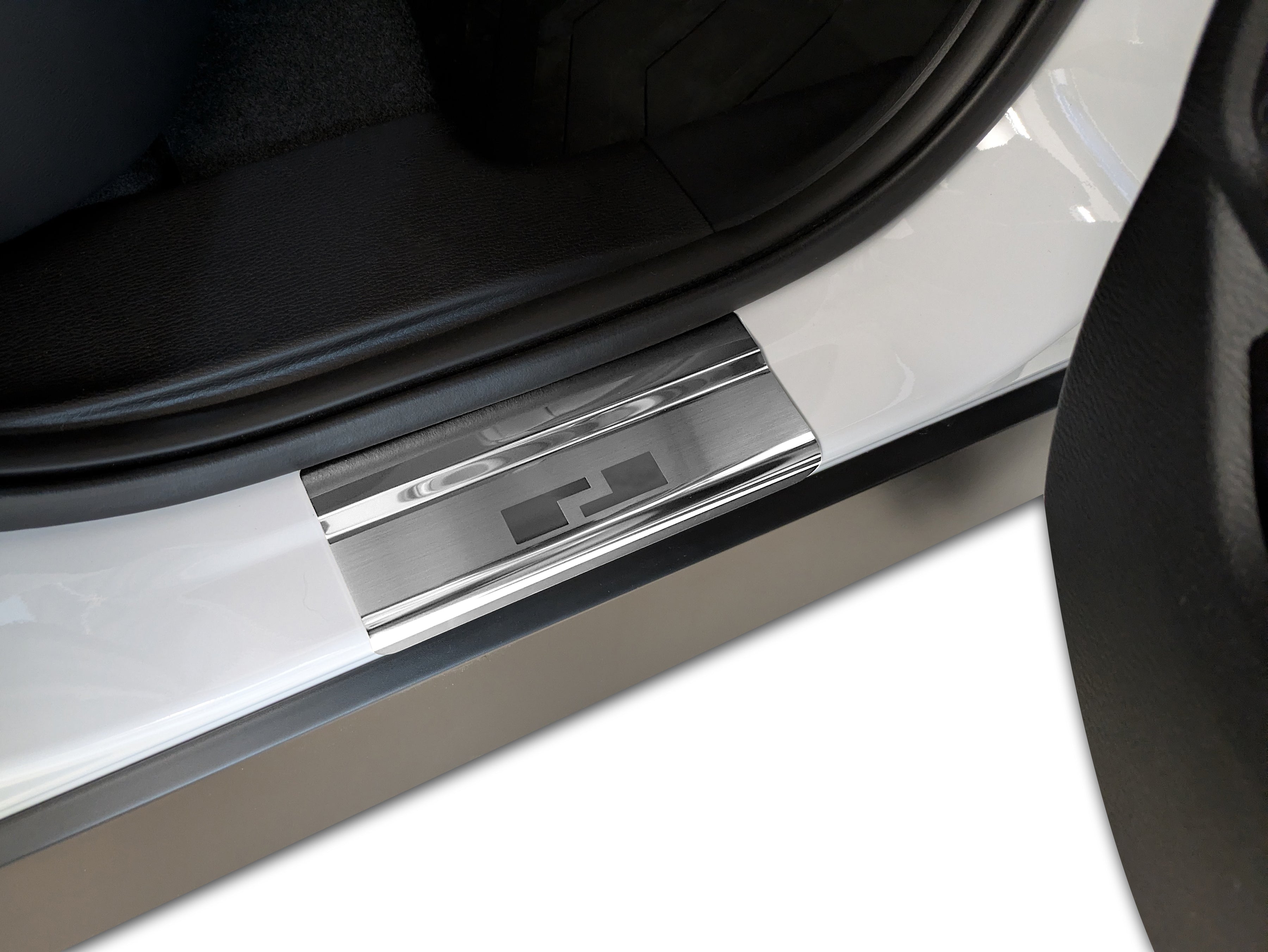 Tröskelskydd Mitsubishi Outlander IV 2025+ – rostfritt stål