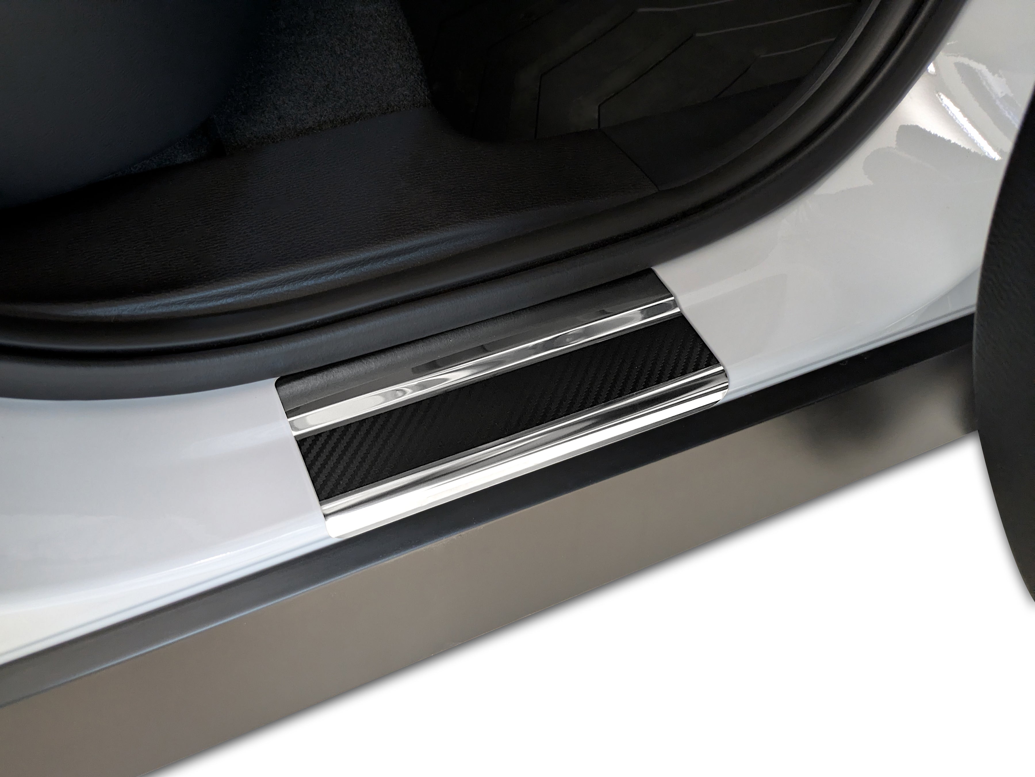 Tröskelskydd Mitsubishi Outlander IV 2025+ – kolfiber-look