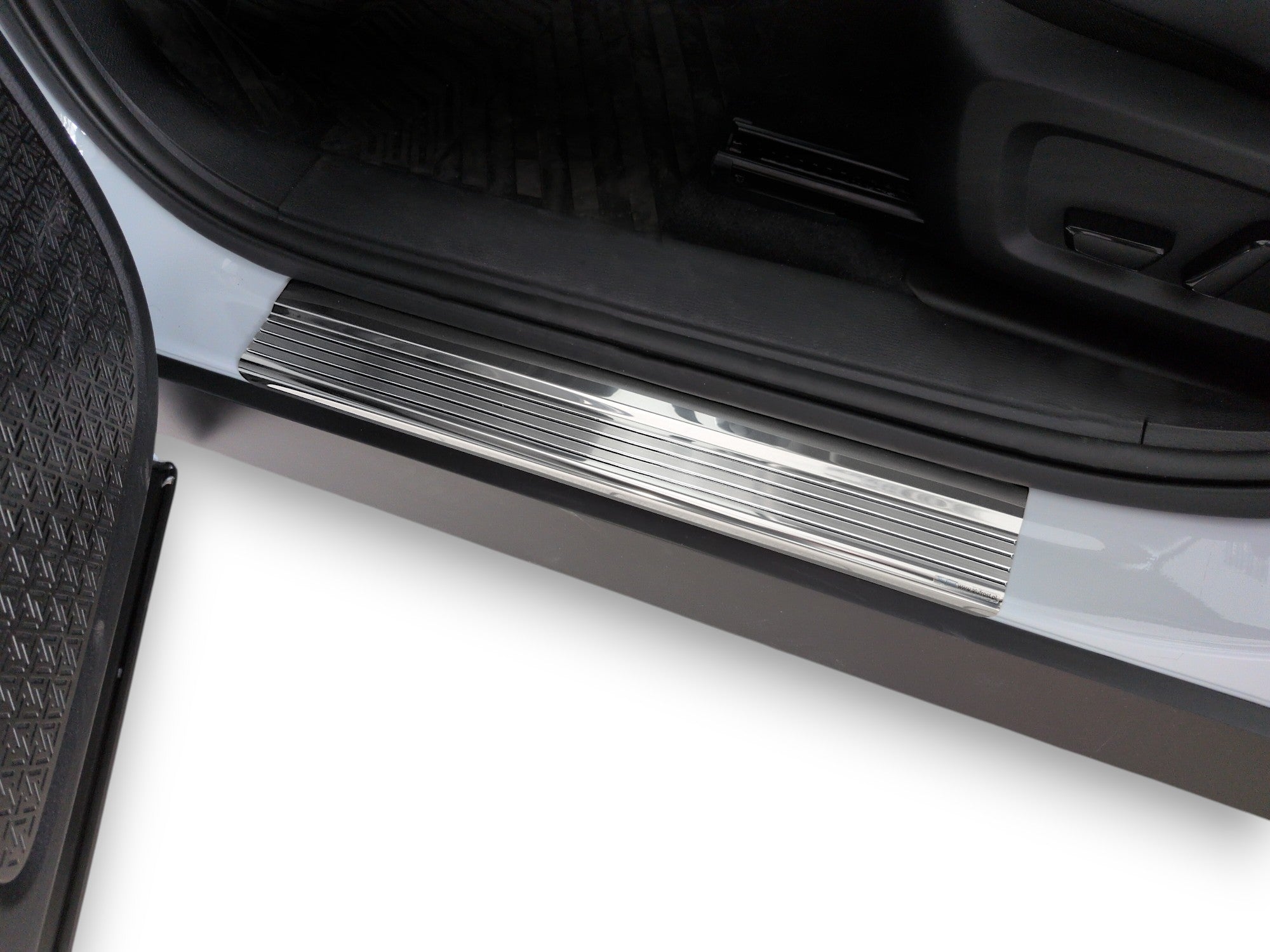 Tröskelskydd Mitsubishi Outlander IV 2025+ – svart stål – bild 2