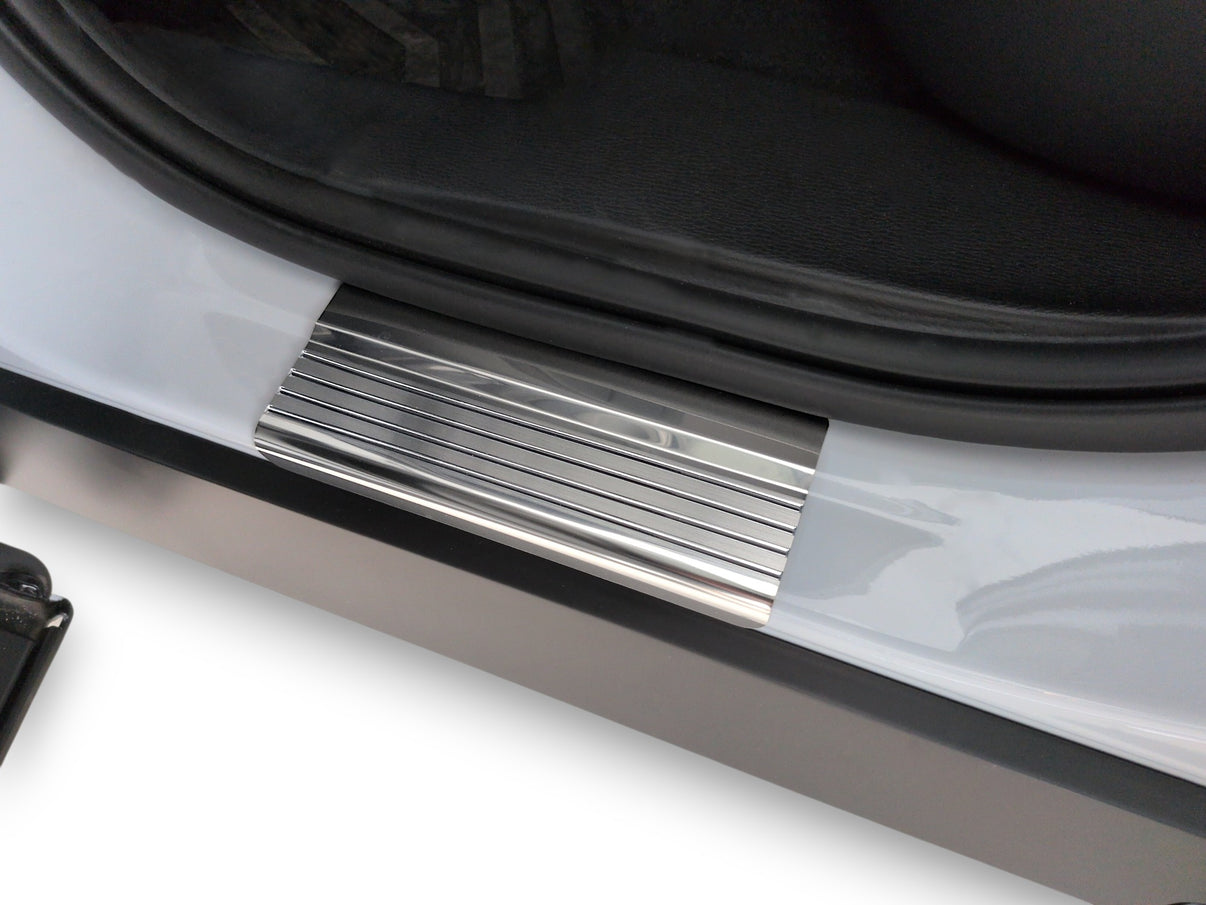 Tröskelskydd Mitsubishi Outlander IV 2025+ – svart stål