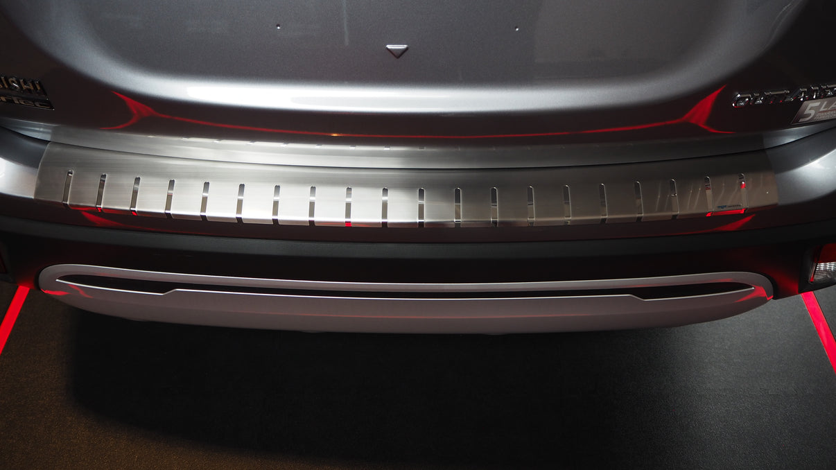 Lastskydd till Mitsubishi Outlander III FL 2015–2021 – Rostfritt stål