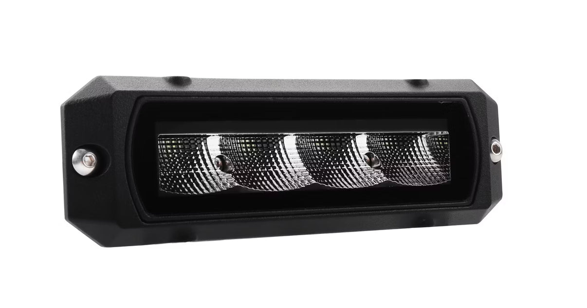 sidovy som visar profil och design av Arbetsljus Worker 32 Slim 32W IP69K – Razor Sweden
