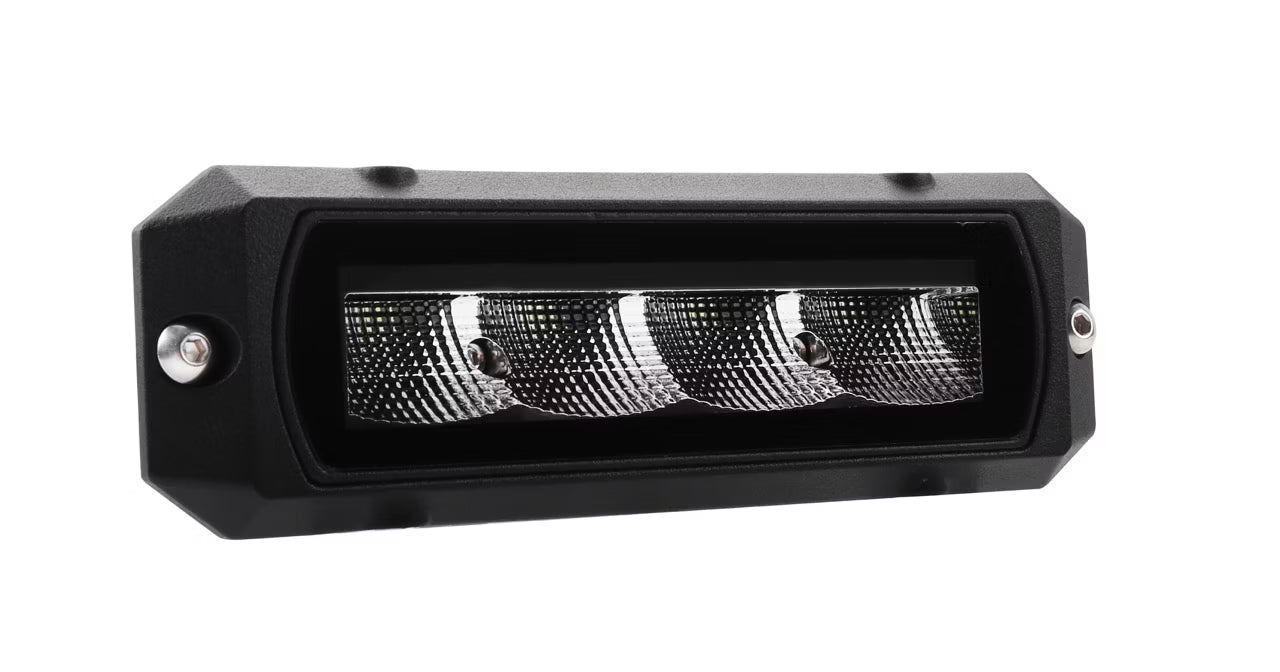 sidovy som visar profil och design av Arbetsljus Worker 32 Slim 32W IP69K – Razor Sweden