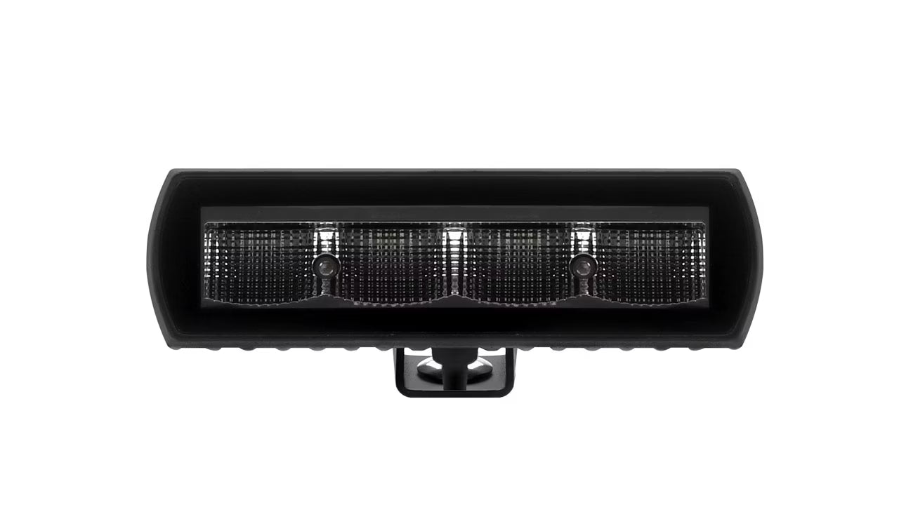 bild som visar användning av Arbetsljus Worker 32 Slim 32W IP69K – Razor Sweden