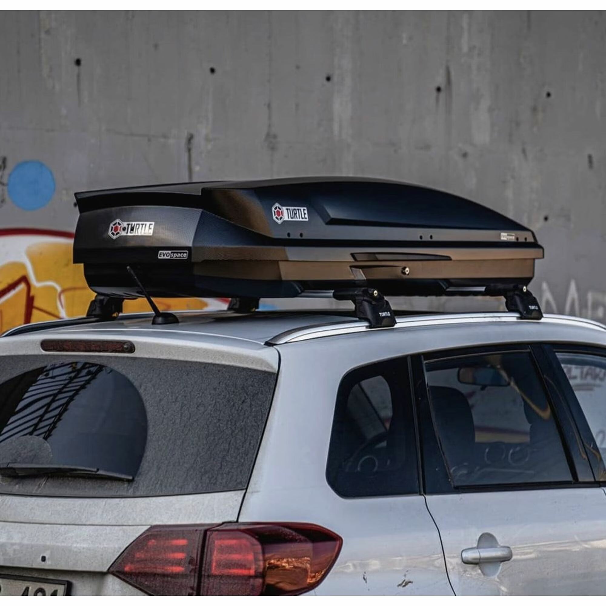 Takbox Turtle EVO Space 310 liter blanksvart – dubbelsidig öppning – detaljbild – Lasta & Dra > Takboxar