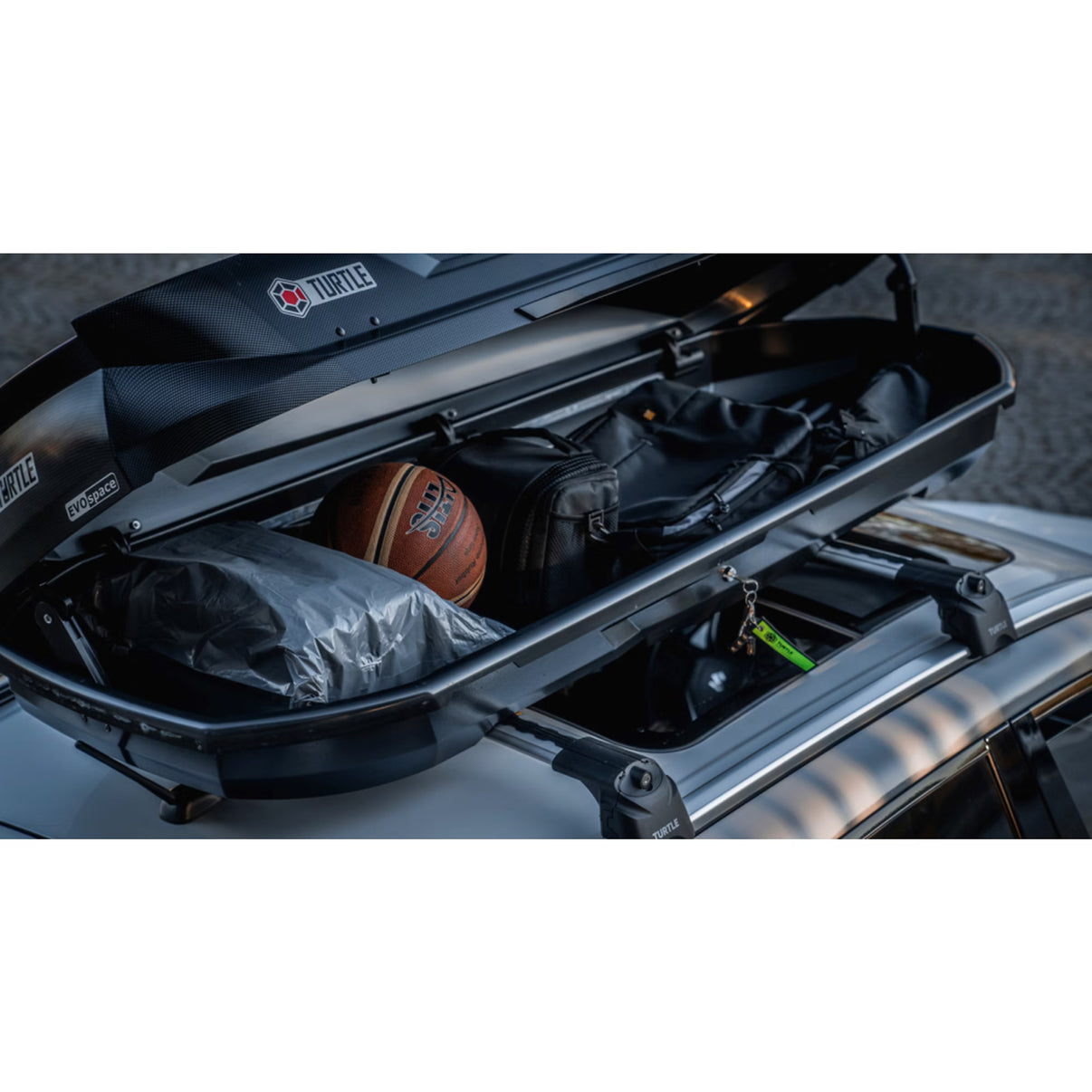 Takbox Turtle EVO Space 310 liter blanksvart – dubbelsidig öppning – bild 6 – Lasta & Dra > Takboxar