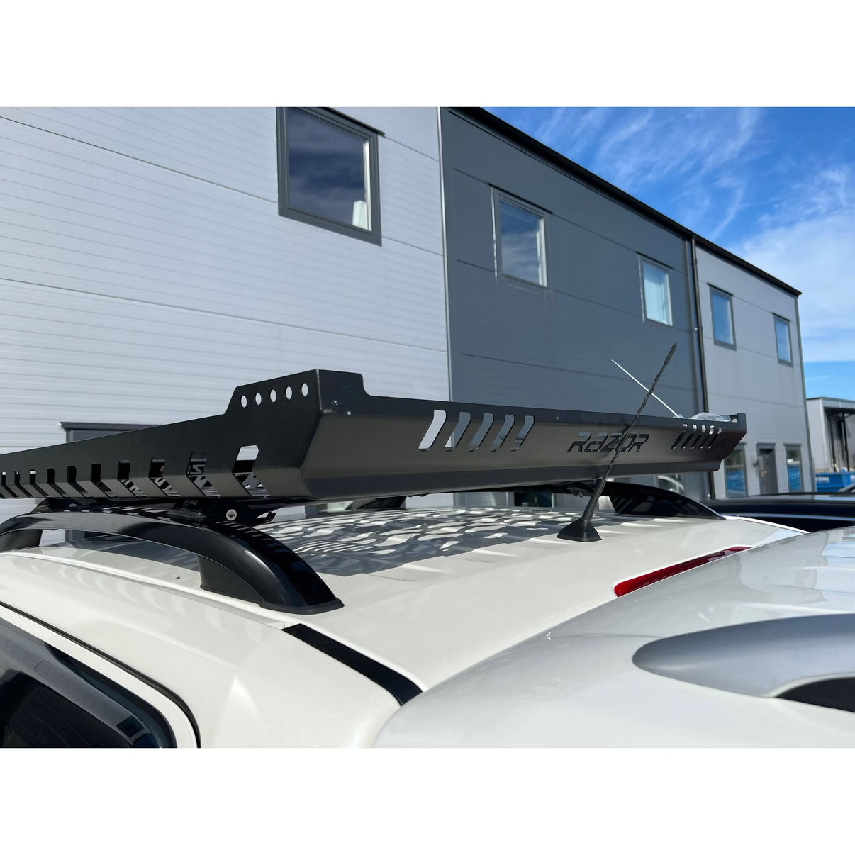 Takkorg Razor – Svartlackerad – För pickup & SUV – Fästen för LED-ramp – alternativ vy