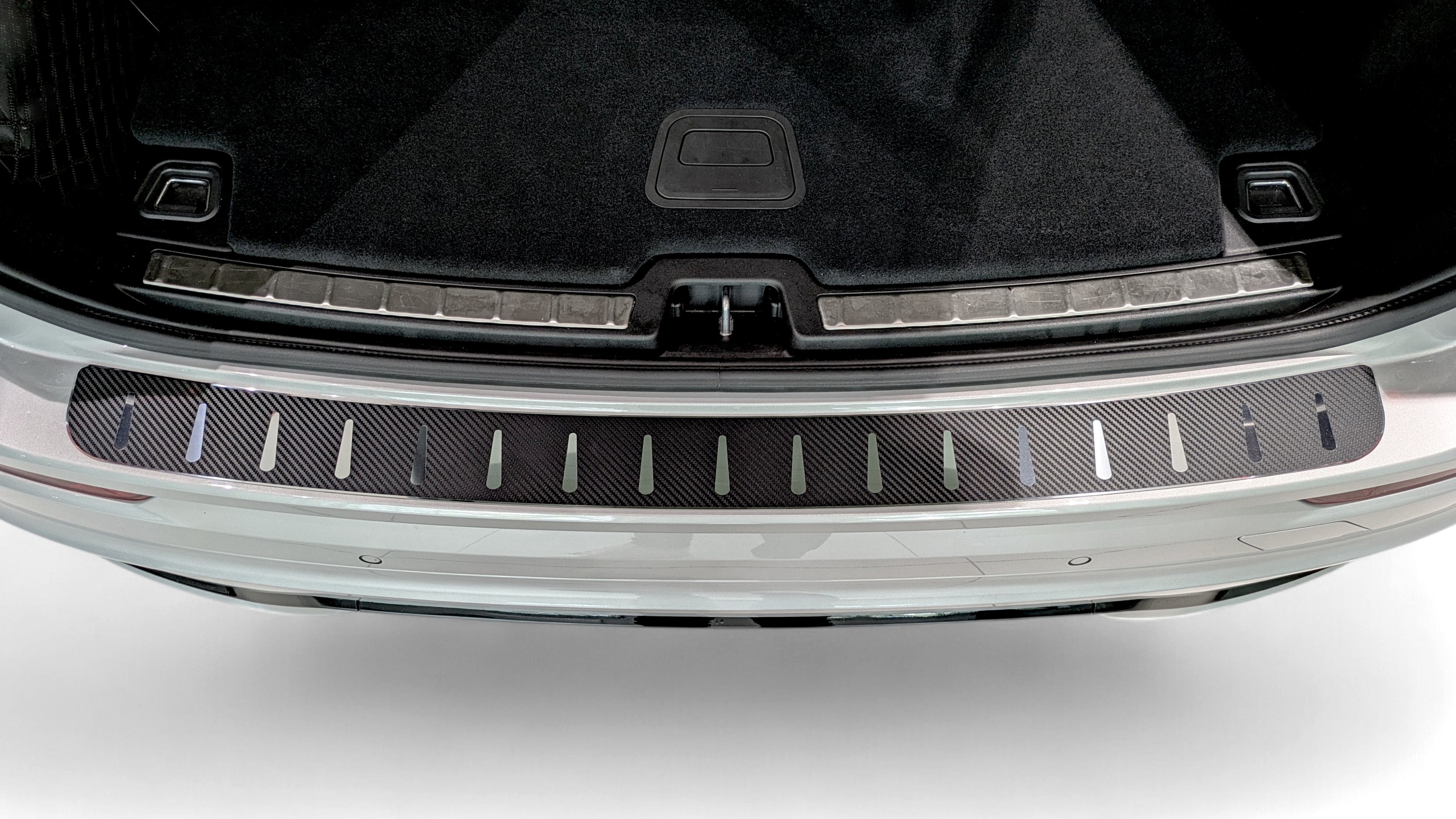 Lastskydd Volvo XC60 II 2017+ – kolfiber-look