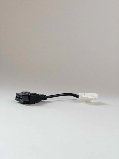 närbild på detaljer och material av Tesla OBD canbus adapter Model S/X 2021+ – TESLA