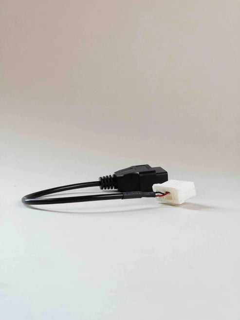 förpackning och medföljande tillbehör till Tesla OBD canbus adapter Model S/X 2021+ – TESLA