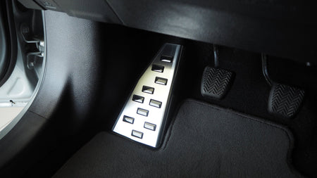 Fotstöd vänster stål/svart polyuretan Auris II 5D 2013–2019 - Carlevel - 