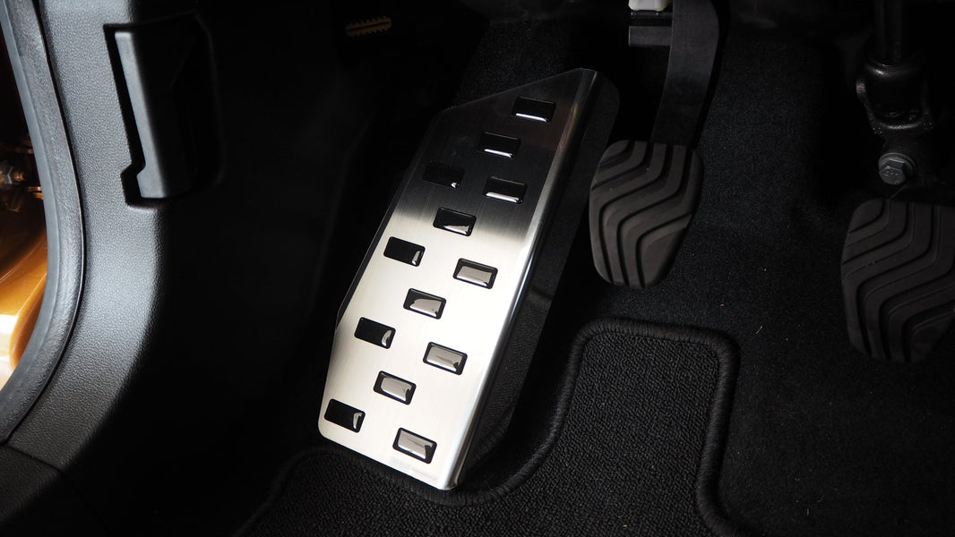 Fotstöd vänster stål/svart polyuretan Captur II / ASX II 2020– - Carlevel - 