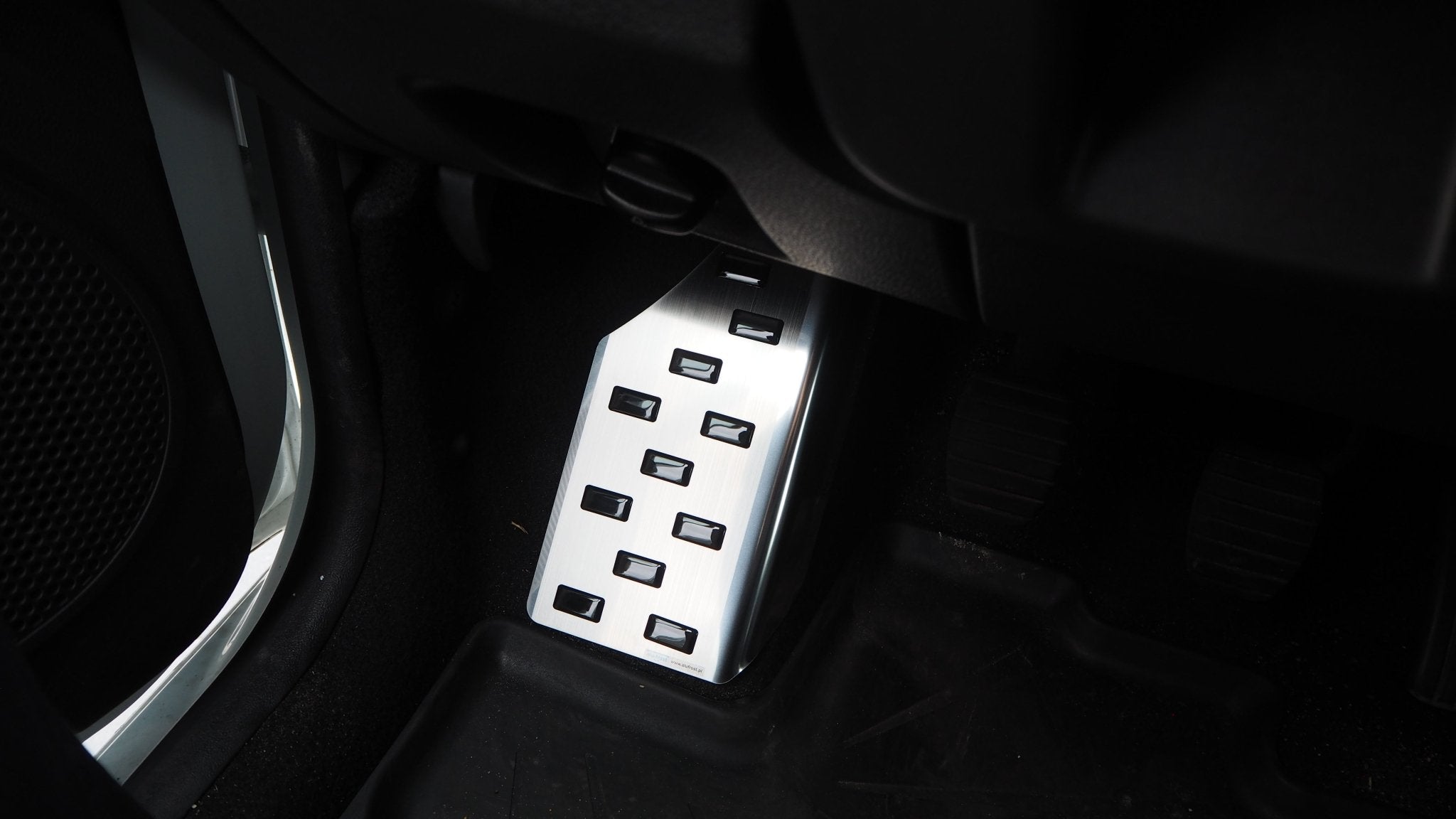 Fotstöd vänster stål/svart polyuretan Dacia Dokker/Lodgy 2012–2021 - Carlevel - 