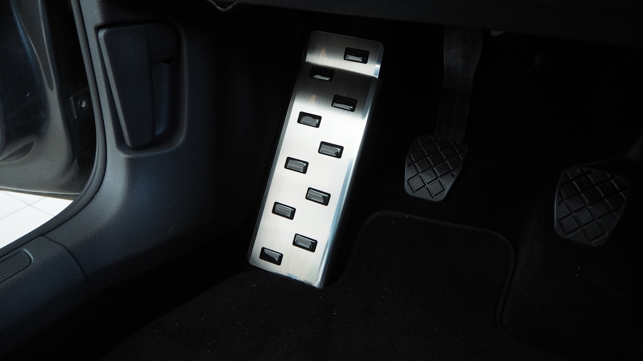 Fotstöd vänster stål/svart polyuretan Golf VII 2012–2020 - Carlevel - 