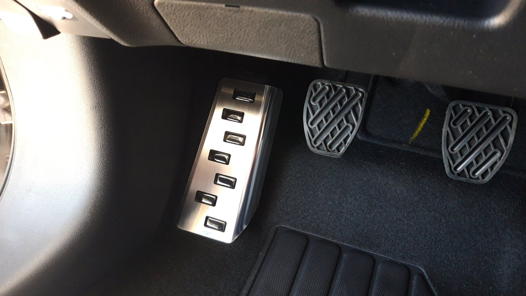 Fotstöd vänster stål/svart polyuretan Nissan Juke I 2010–2019 - Carlevel - 