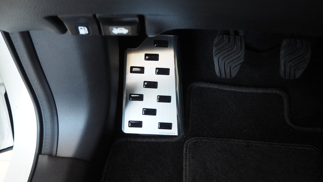 Fotstöd vänster stål/svart polyuretan Nissan Qashqai II 2014–2020 - Carlevel - 