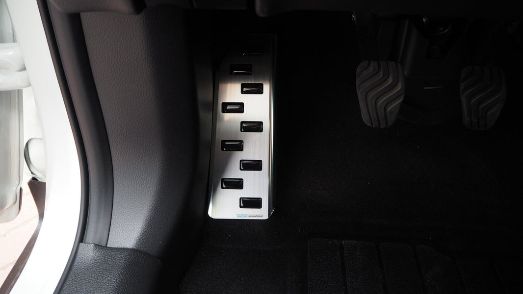 Fotstöd vänster stål/svart polyuretan Nissan X - Trail III 2014–2021 - Carlevel - 