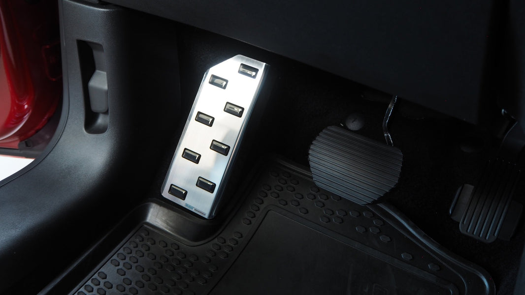Fotstöd vänster stål/svart polyuretan Peugeot 208 I 2012–2019 - Carlevel - 