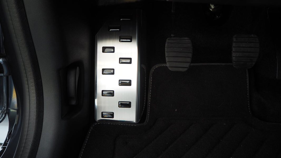 Fotstöd vänster stål/svart polyuretan Renault Clio III/IV 2005–2012 - Carlevel - 