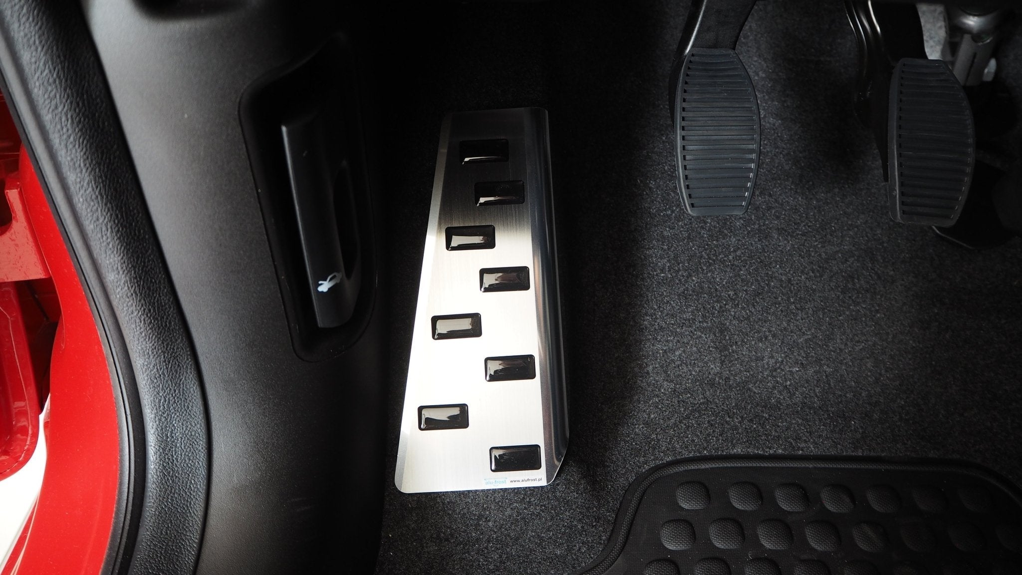 Fotstöd Fiat Panda III 2012+ – Vänster stål/svart polyuretan - Carlevel AB - Fordon och delar > Fordonstillbehör