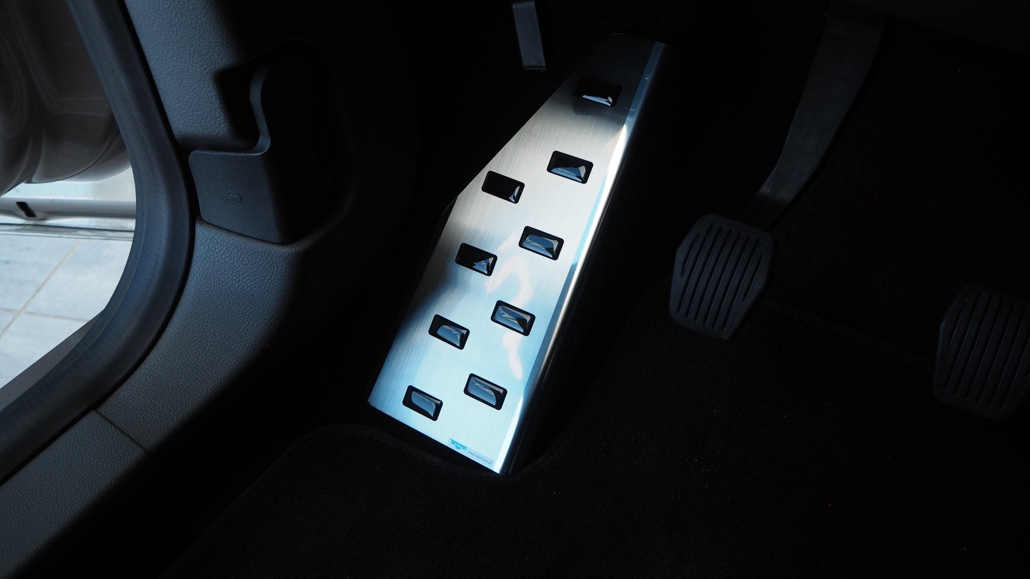 Fotstöd vänster Ford Tourneo Connect II 2013–2022 – svart stål - Carlevel AB - Fordon och delar > Fordonstillbehör