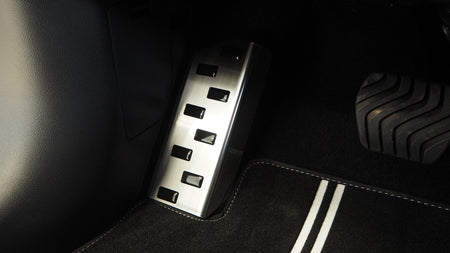 Fotstöd vänster Nissan Micra V 2017–2022 – stål/svart - Carlevel AB - Fordon och delar > Fordonstillbehör