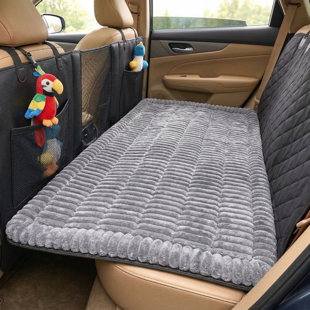 Halkmatta för hund i bil – Mjuk halkfri sittkudde till bagage och baksäte – produktbild – Bilskydd > Hundskydd Till Bil