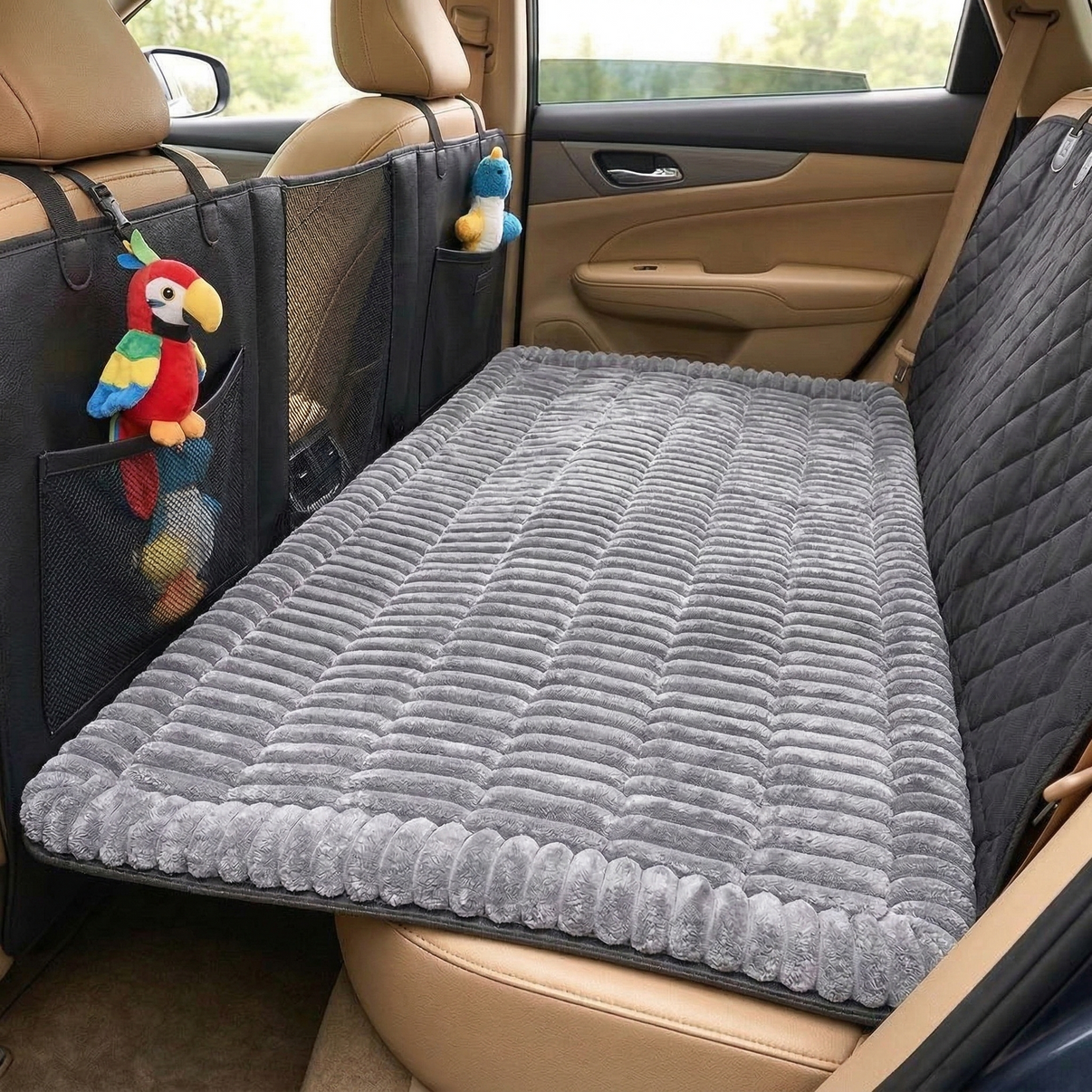 Halkmatta för hund i bil – Mjuk halkfri sittkudde till bagage och baksäte – produktbild – Bilskydd > Hundskydd Till Bil