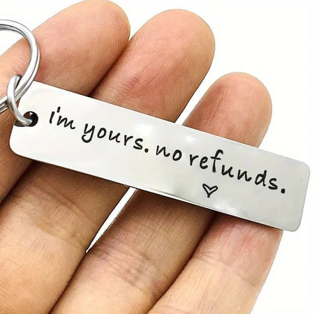 I'm Yours. No Refunds – Handstämplad Nyckelring i Aluminium, Rolig Gåva - Carlevel - 