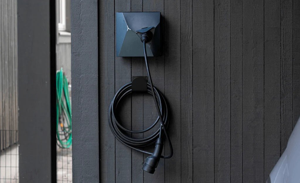 Laddkabel Kabelhållare rostfritt stål – Väggfäste Evconnect – i användning | Evconnect