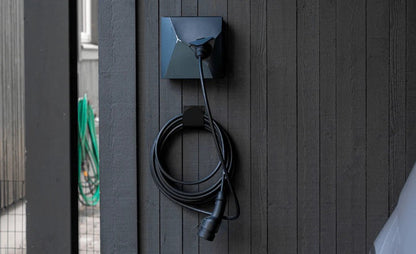 Laddkabel Kabelhållare rostfritt stål – Väggfäste Evconnect – i användning | Evconnect