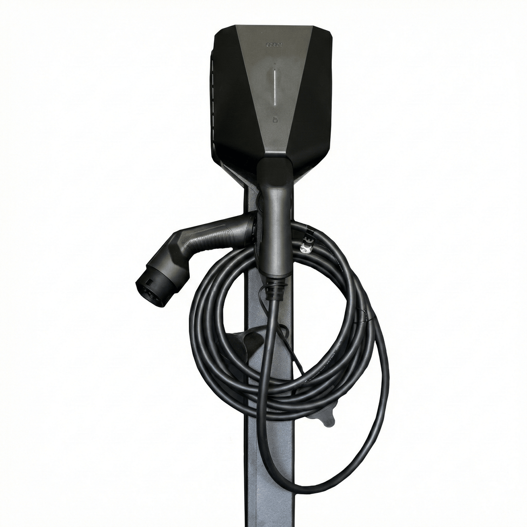 Laddstolpe S-Line Base till Easee – 2-väg – Svart – Kabelhängare – 25 mm² – produktbild framifrån | S-Line