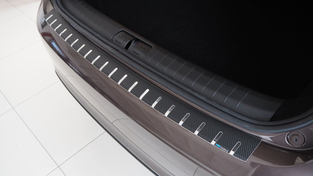 Lastskydd Fiat Tipo 5D 2015–2024 – kolfiber-look - Carlevel AB - Fordon och delar > Fordonsdelar > Karossdelar > Stötfångare