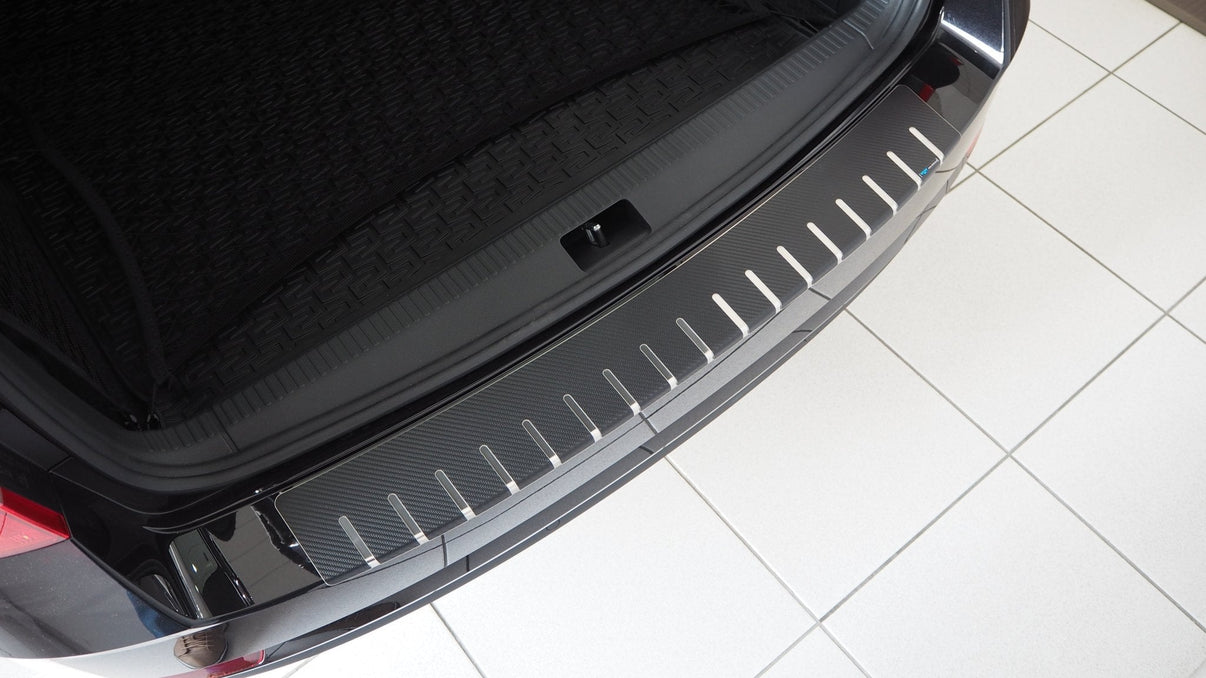 Lastskydd Škoda Octavia III Kombi 2016–2020 – kolfiber-look - Carlevel AB - Fordon och delar > Fordonsdelar > Karossdelar > Stötfångare