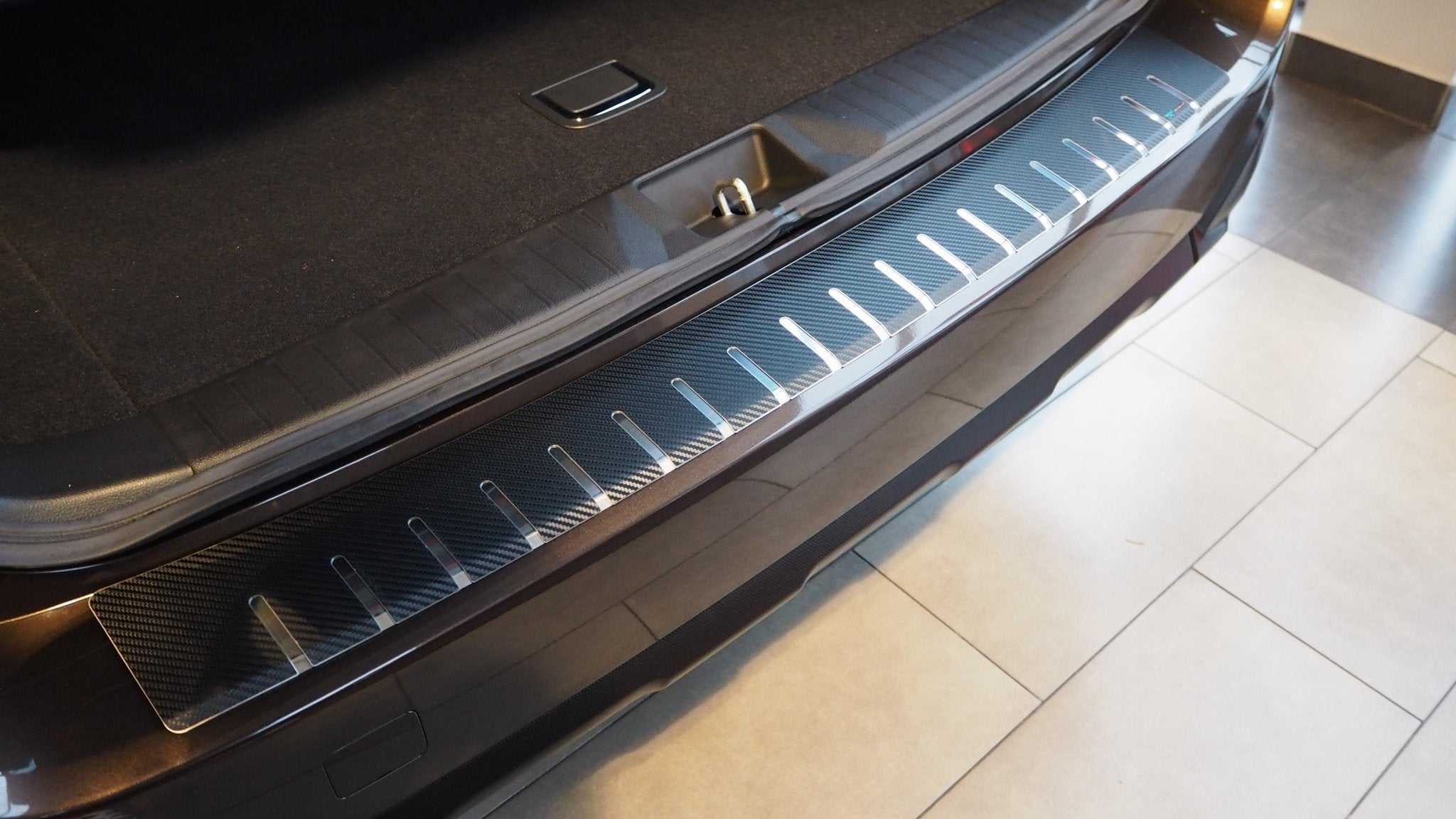 Lastskydd Subaru Outback V 2014–2019 – kolfiber-look - Carlevel AB - Fordon och delar > Fordonsdelar > Karossdelar > Stötfångare