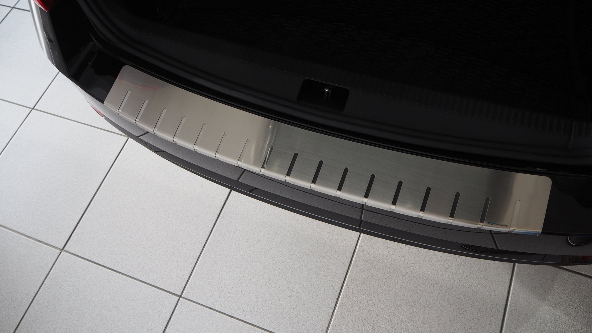 Lastskydd till Skoda Octavia III FL Kombi 2016–2020 – Rostfritt stål - Carlevel AB - Fordon och delar > Fordonsdelar > Karossdelar > Stötfångare