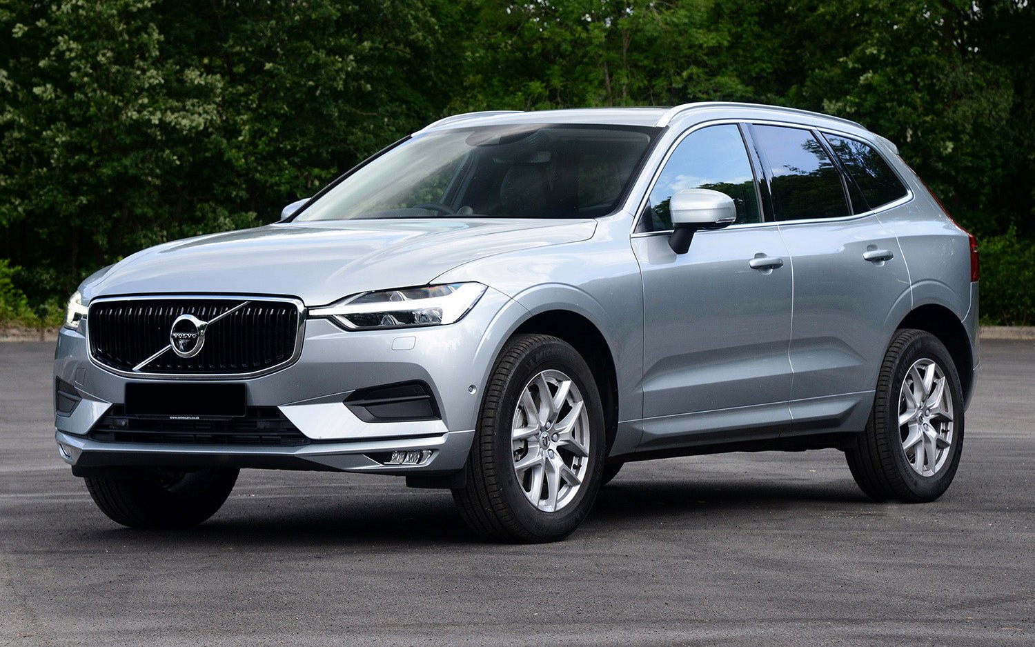 Lastskydd Volvo XC60 II/ R-Design 2017–2021, facelift 2021–2025, facelift 2025+ m.fl. – Silver satin | AVISA - Carlevel AB - Lastskydd