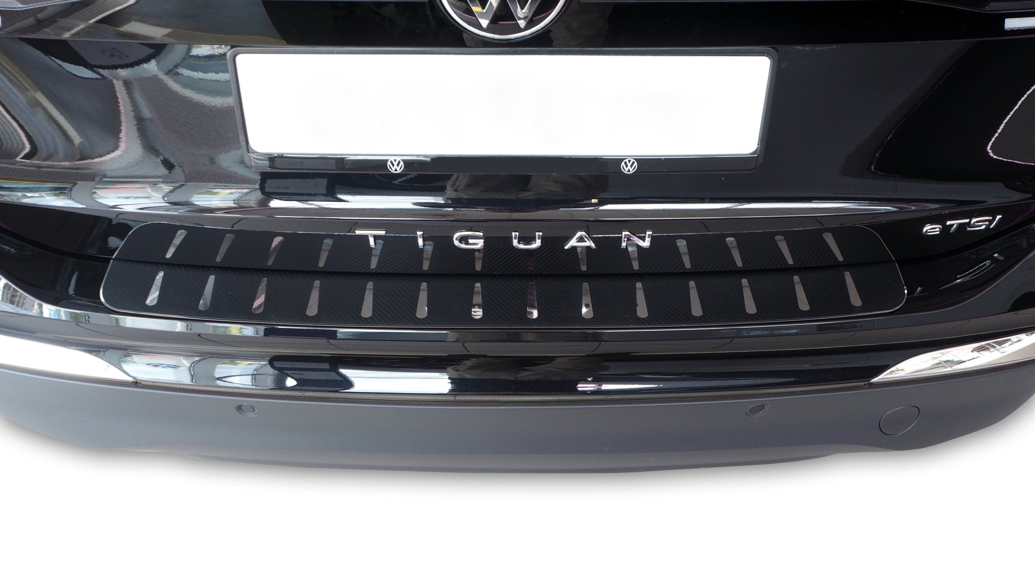 Lastskydd VW Tiguan 2024+ – kolfiber-look - Carlevel AB - Fordon och delar > Fordonsdelar > Karossdelar > Stötfångare