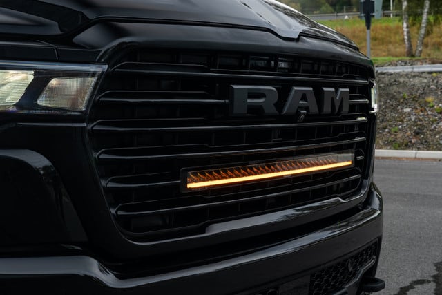 Modellanpassat fäste för Ram 1500 Limited/Laramie - Carlevel AB - Fordon och delar > Fordonstillbehör