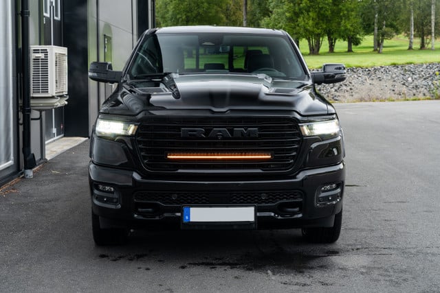 Modellanpassat fäste för Ram 1500 Limited/Laramie - Carlevel AB - Fordon och delar > Fordonstillbehör