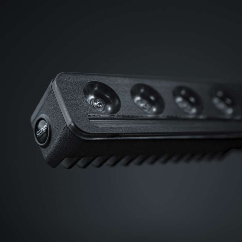 LED-ramp Strands Lighting Division Nuuk D-Line 10″ 5 500 lm – Svart design – förpackning och innehåll