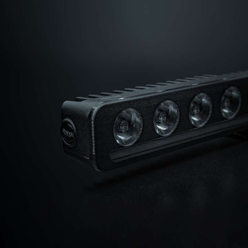 LED-ramp Strands Lighting Division Nuuk D-Line 10″ 5 500 lm – Svart design – produktvy från sidan | Strands Lighting Division