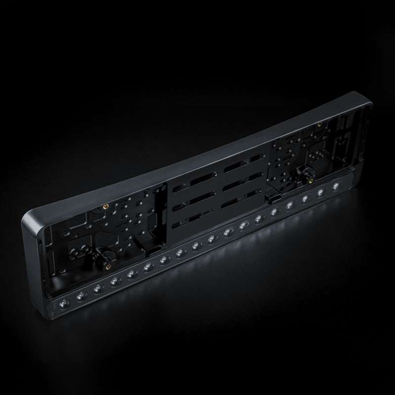 LED-ramp Strands Lighting Division Nuuk E-Line Black 20″ 8 100 lm – produktbild framifrån | Strands Lighting Division