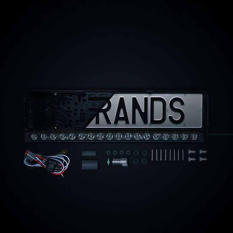 LED-ramp Strands NUUK E-Line 7800 lm – nummerskylthållare – i användning | Strands Lighting Division
