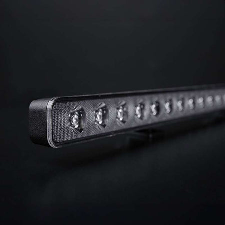 LED-ramp Strands Lighting Division Nuuk E-Line Low Profile 20″ 7 800 lm – produktbild framifrån | Strands Lighting Division
