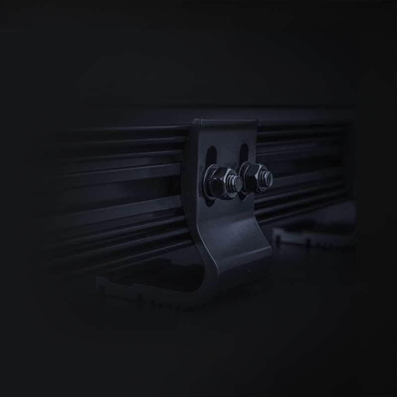 LED-ramp Strands Siberia XP DR 22″ – 13 050 lm – gul/vit – i användning | Strands Lighting Division