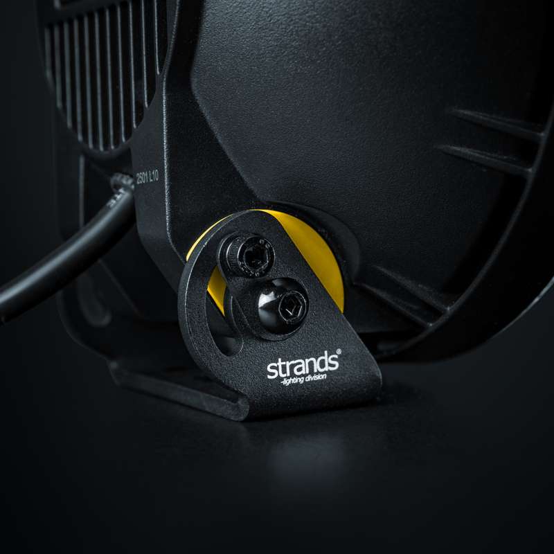 Extraljus Strands IZE LED OG 9″ 12000 lm E-godkänd – närbild detaljer | Strands Lighting Division