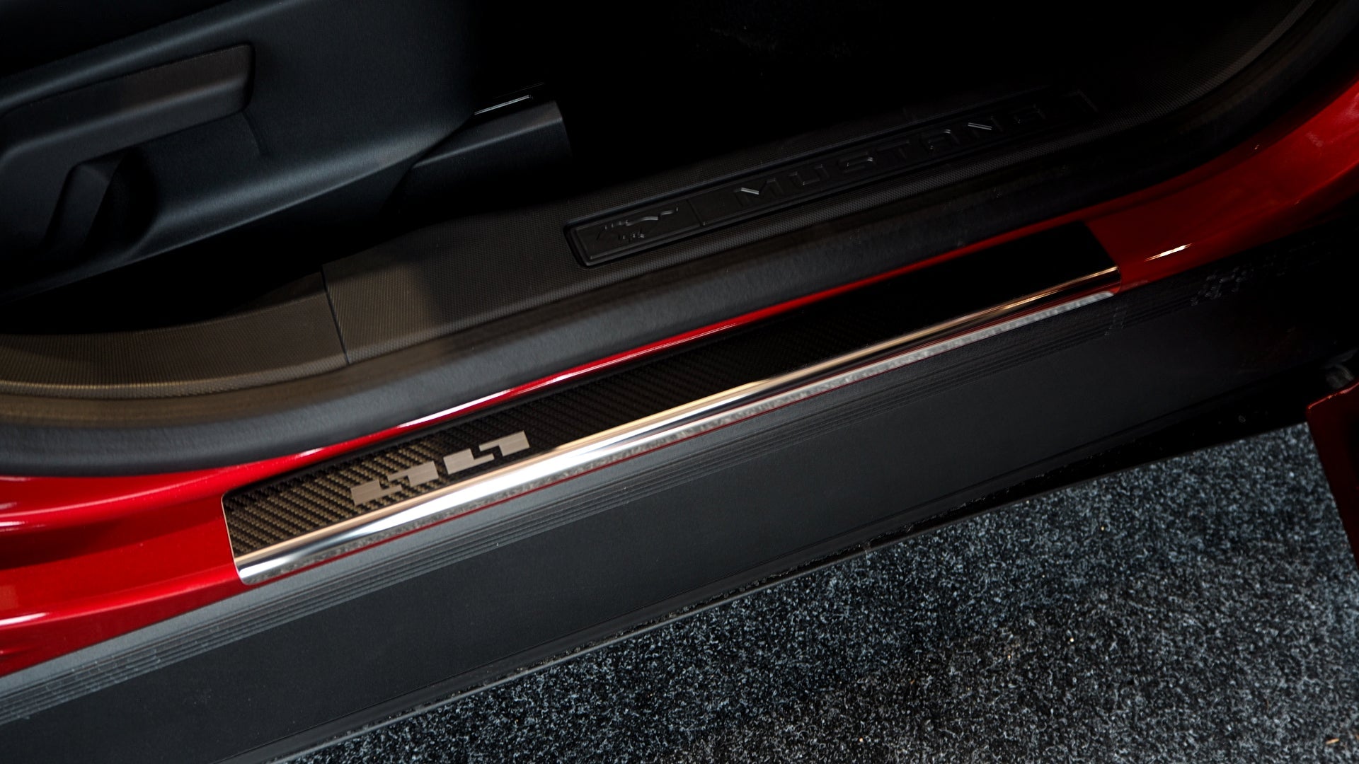 Tröskelskydd Ford Mustang Mach-E 2021+ – kolfiber-look - Carlevel AB - Fordon och delar > Fordonsdelar > Karossdelar