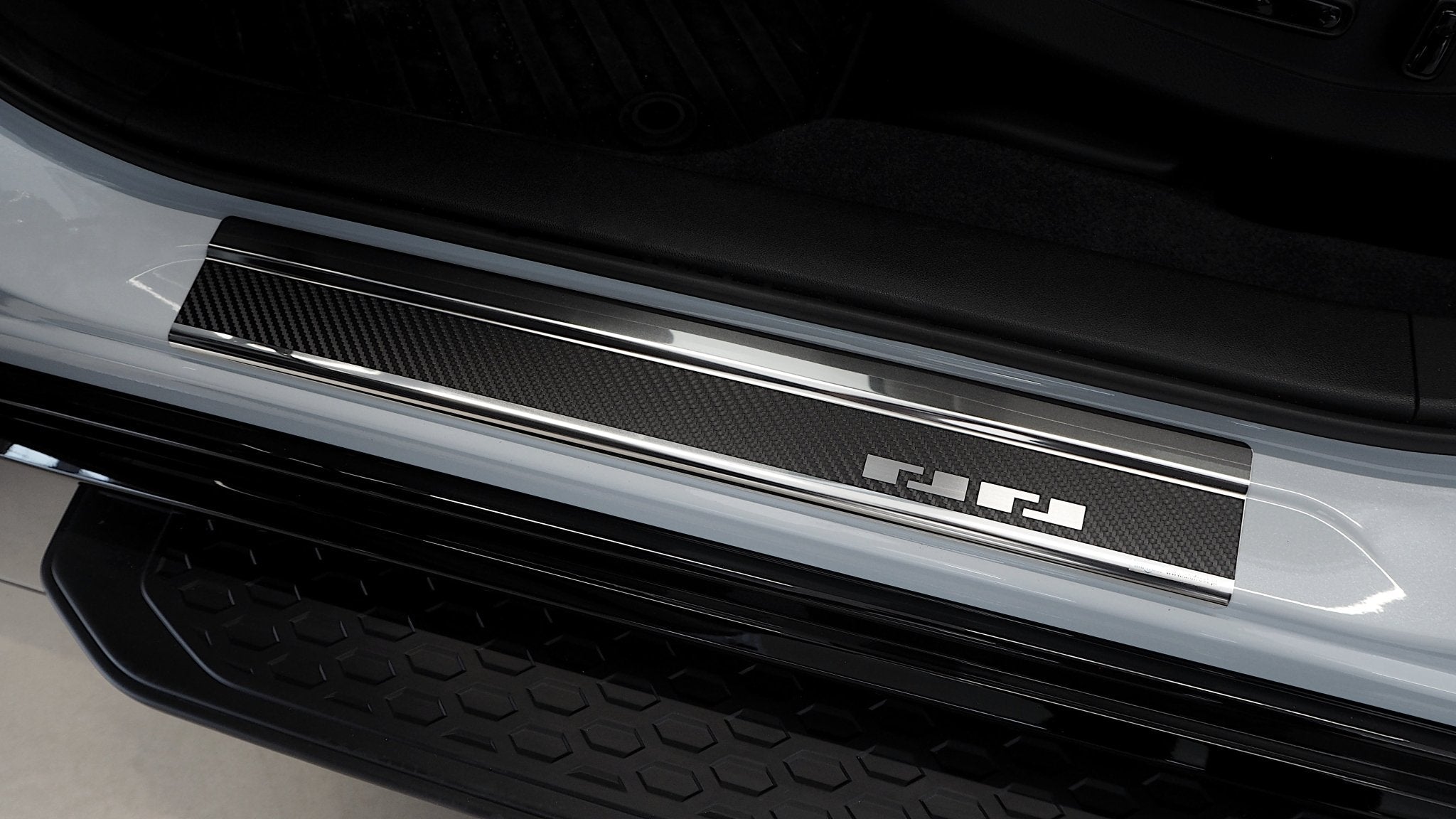 Tröskelskydd Honda ZR-V 2023+ – kolfiber-look - Carlevel AB - Fordon och delar > Fordonsdelar > Karossdelar